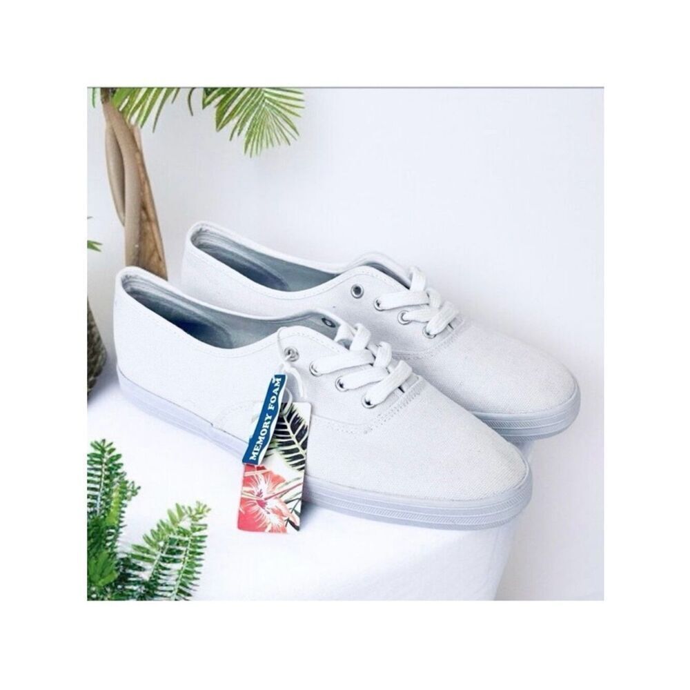 NWT TOMMY BAHAMA 9 White Shoelaces Memory foam Cushioned Canvas Comfy Sneakers